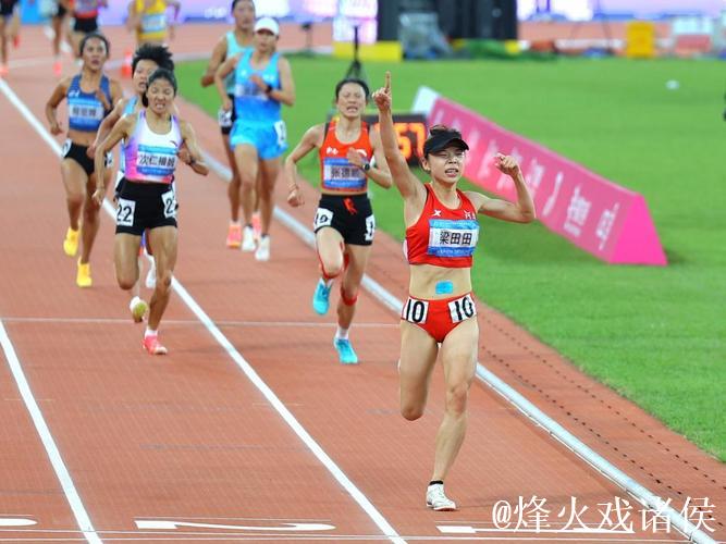 河南选手梁田田勇夺十五运会女子10000米金牌